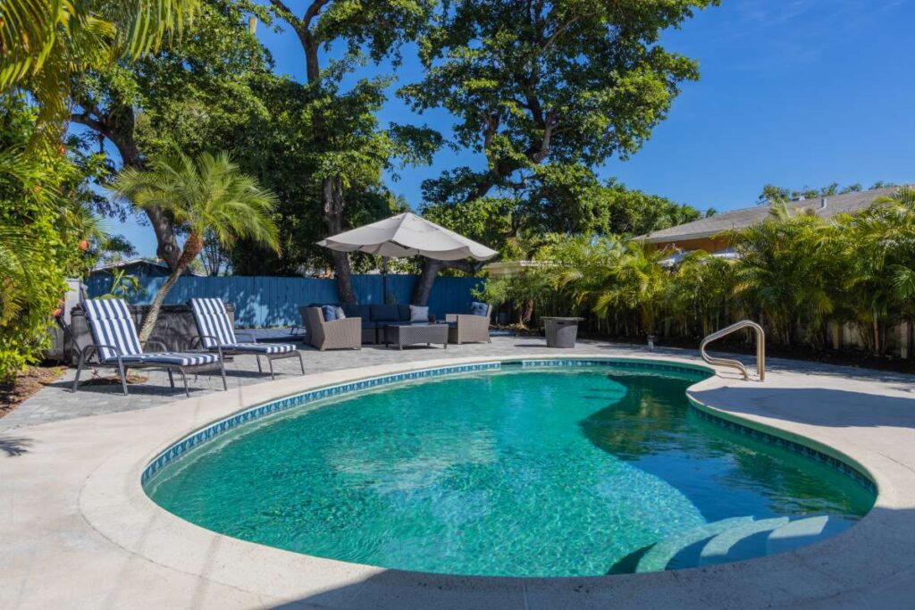 Why Pool Route Businesses Thrive in Warm Climates